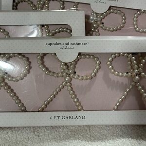 cupcakes & cashmere Pearl Bow Garland in Soft White